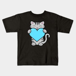 Grey cat holding a blue heart Kids T-Shirt